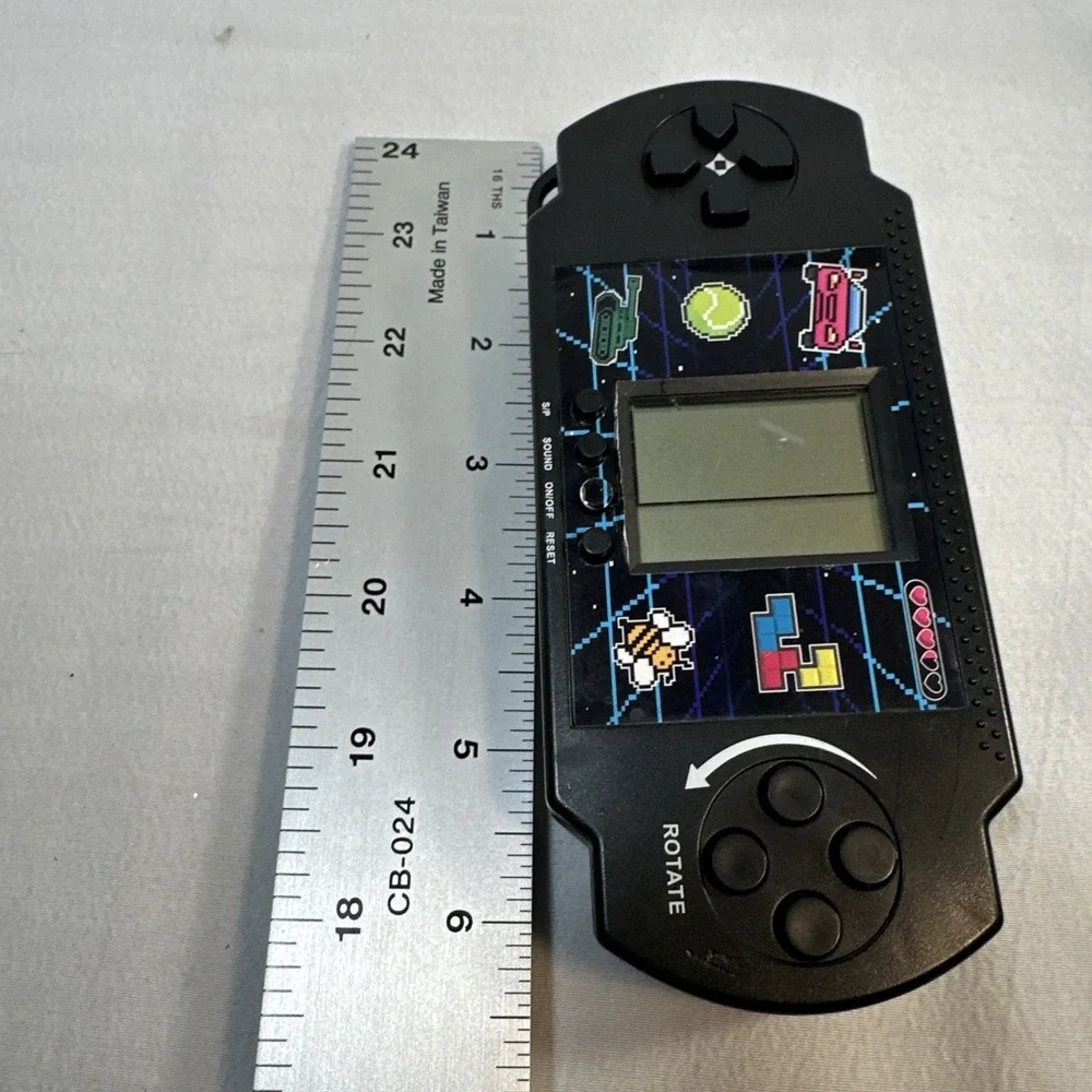 Retro Brick Game 21 in 1 Handheld LCD GAME Vtg Tested (2 AAA batteries NOT inc)